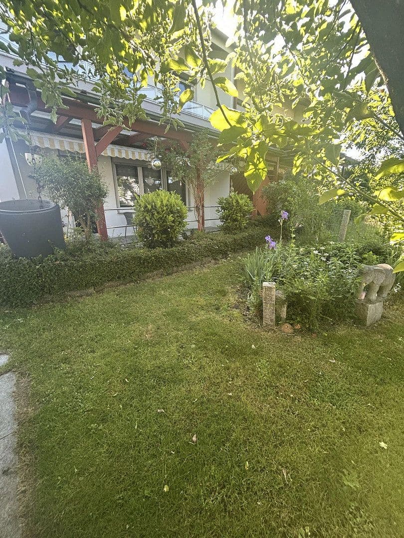 Prodej domu 95 m², pozemek 220 m², Singen (Hohentwiel), Bádensko-Württembersko Prodej domu 95 m², pozemek 220 m², Singen (Hohentwiel), Bádensko-Württembersko
