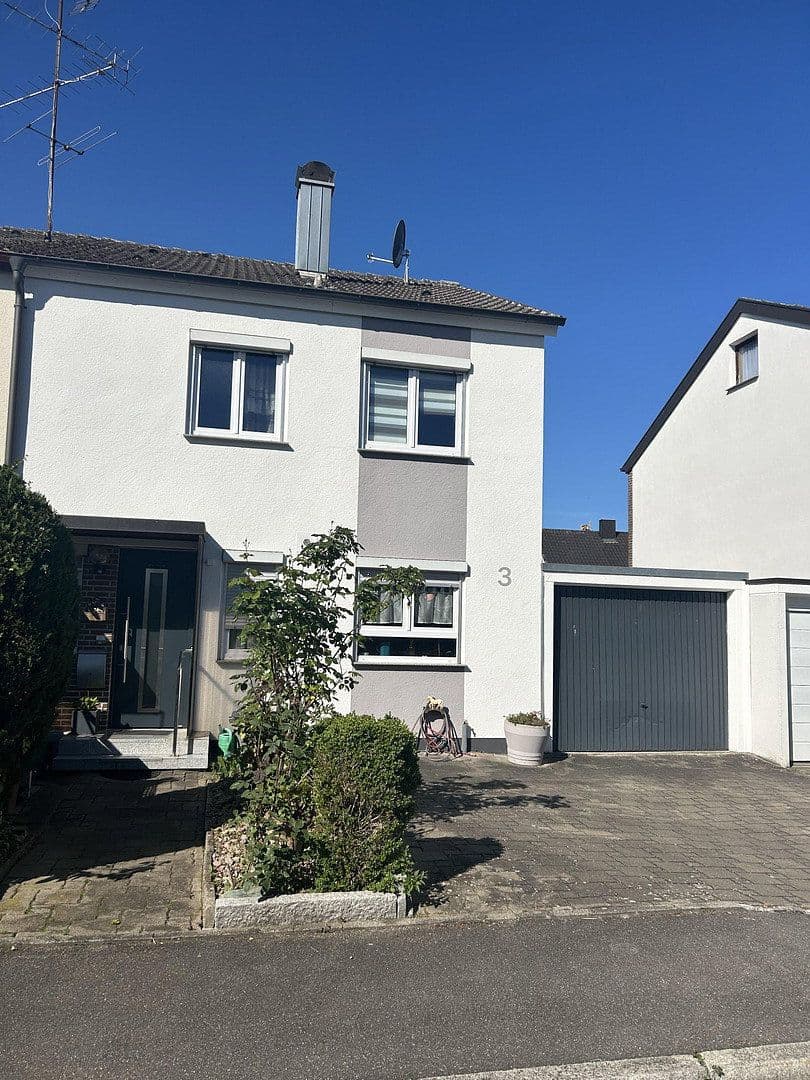 Prodej domu 95 m², pozemek 220 m², Singen (Hohentwiel), Bádensko-Württembersko Prodej domu 95 m², pozemek 220 m², Singen (Hohentwiel), Bádensko-Württembersko