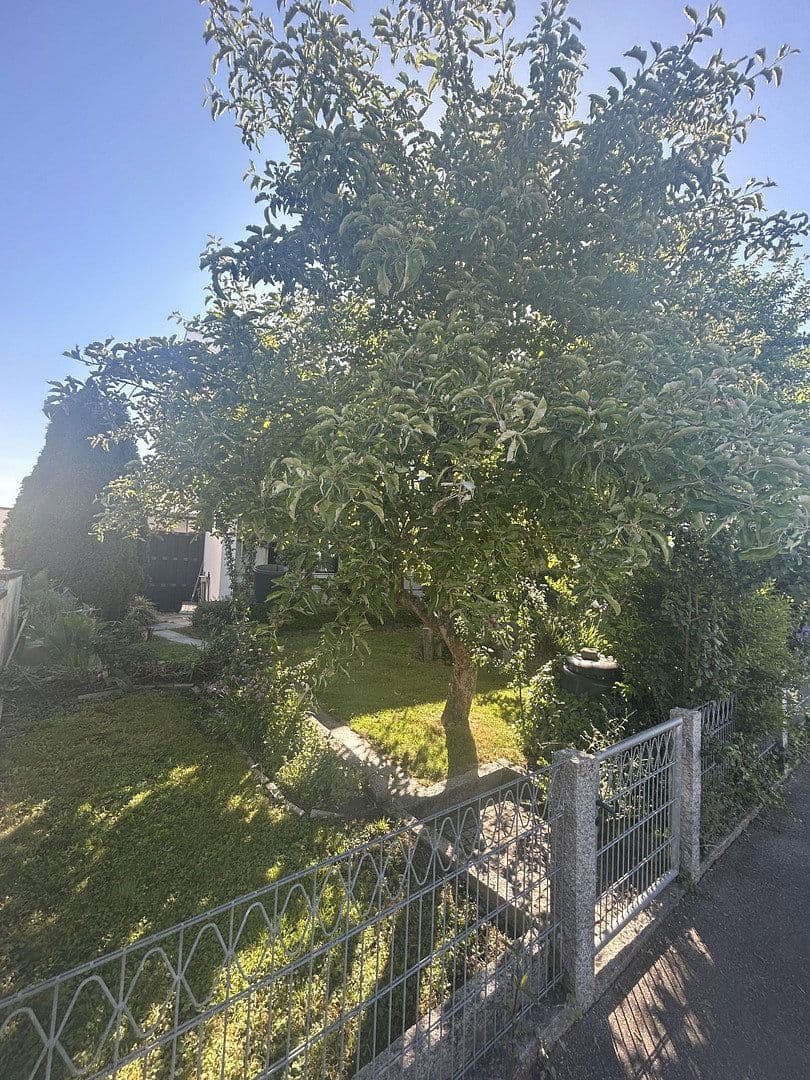 Prodej domu 95 m², pozemek 220 m², Singen (Hohentwiel), Bádensko-Württembersko Prodej domu 95 m², pozemek 220 m², Singen (Hohentwiel), Bádensko-Württembersko