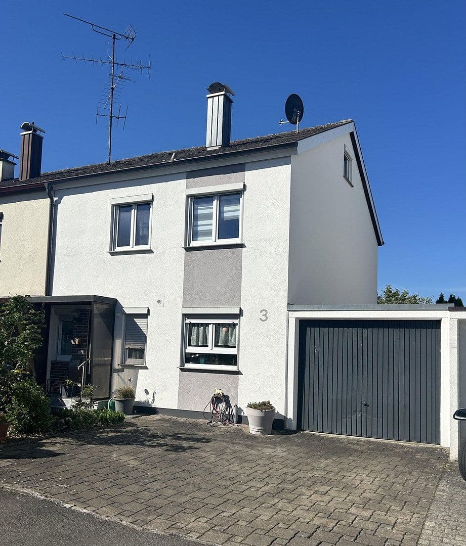 Prodej domu 95 m², pozemek 220 m², Singen (Hohentwiel), Bádensko-Württembersko Prodej domu 95 m², pozemek 220 m², Singen (Hohentwiel), Bádensko-Württembersko