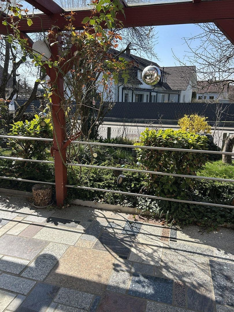 Prodej domu 95 m², pozemek 220 m², Singen (Hohentwiel), Bádensko-Württembersko Prodej domu 95 m², pozemek 220 m², Singen (Hohentwiel), Bádensko-Württembersko