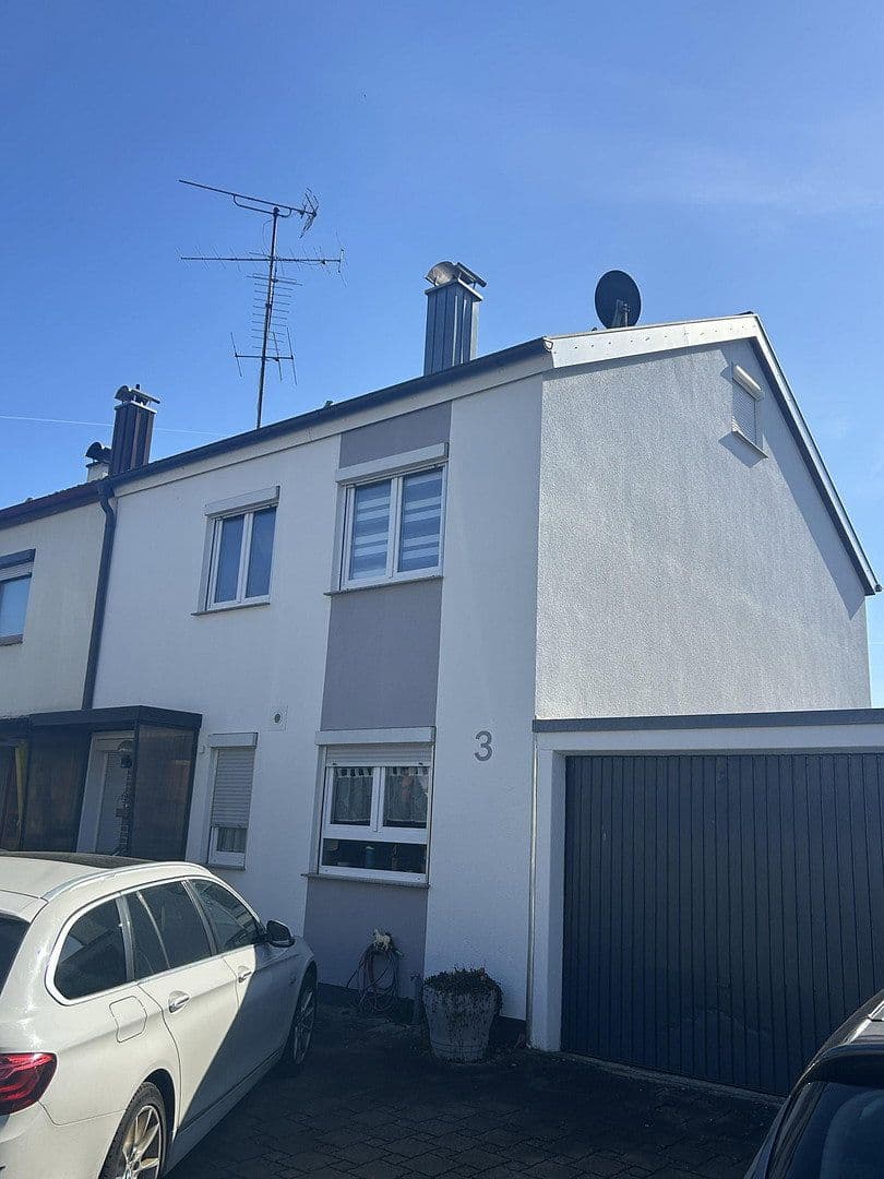 Prodej domu 95 m², pozemek 220 m², Singen (Hohentwiel), Bádensko-Württembersko Prodej domu 95 m², pozemek 220 m², Singen (Hohentwiel), Bádensko-Württembersko