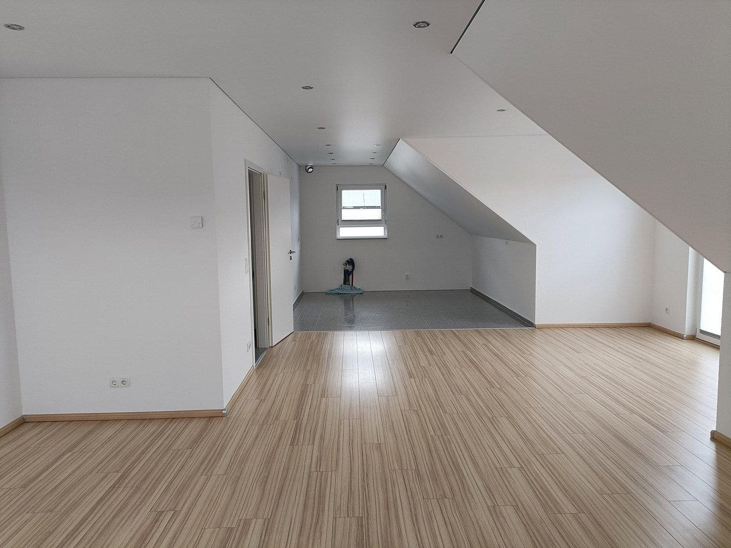 Pronájem bytu 3+kk 90 m², Reilingen, Bádensko-Württembersko Pronájem bytu 3+kk 90 m², Reilingen, Bádensko-Württembersko