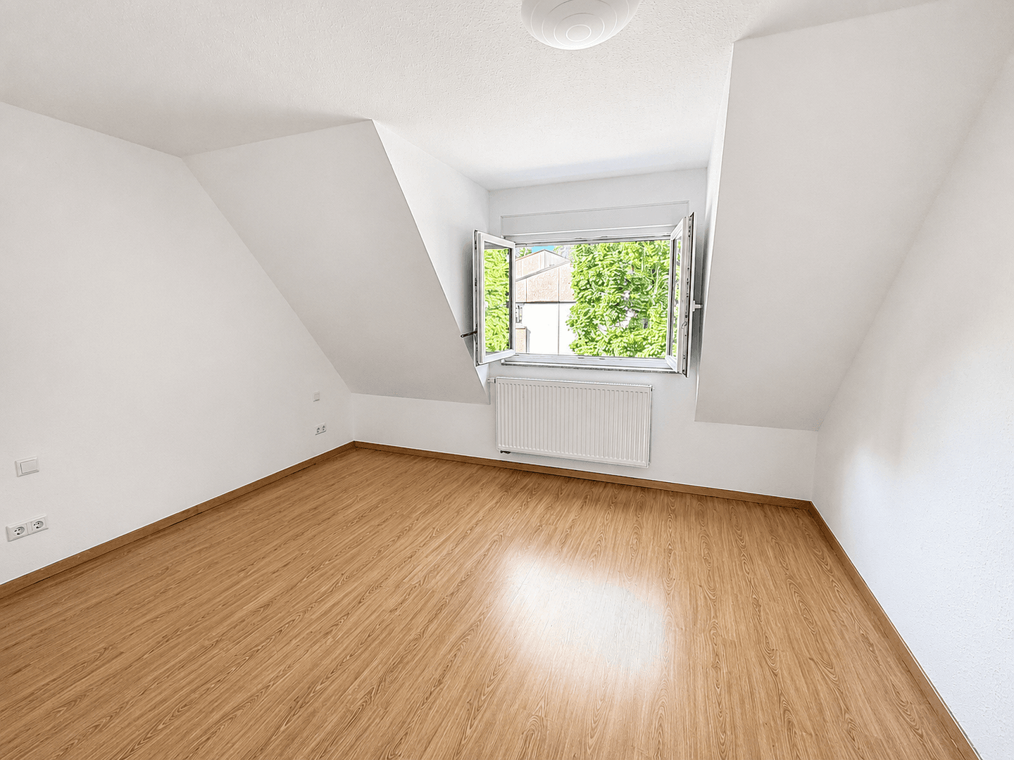 Prodej bytu 2+1 45 m², Friedrichstraße 8, Vaihingen an der Enz, Bádensko-Württembersko Prodej bytu 2+1 45 m², Friedrichstraße 8, Vaihingen an der Enz, Bádensko-Württembersko