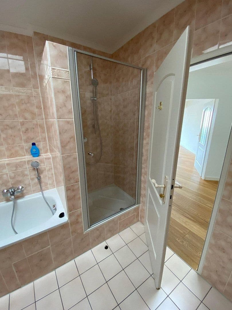 Pronájem bytu 4+1 123 m², Talhofstrasse 30, Gilching, Bavorsko Pronájem bytu 4+1 123 m², Talhofstrasse 30, Gilching, Bavorsko