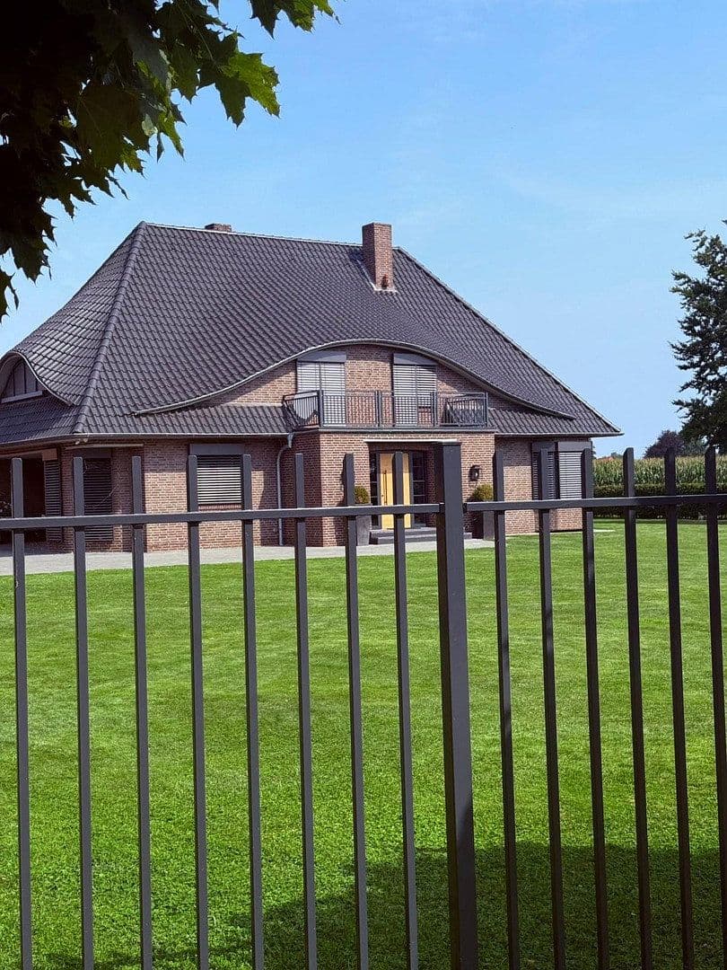 Prodej domu 260 m², pozemek 5.000 m², Visbek, Dolní Sasko Prodej domu 260 m², pozemek 5.000 m², Visbek, Dolní Sasko
