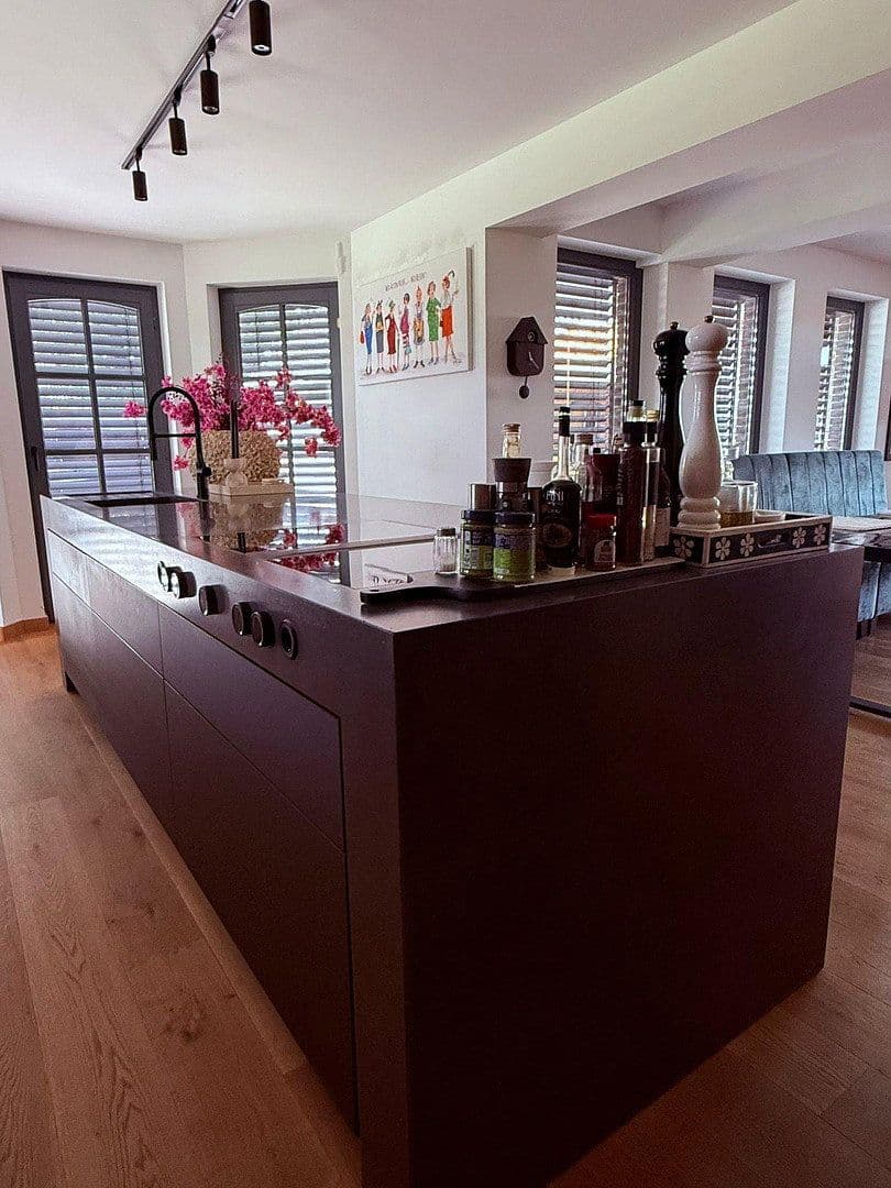 Prodej domu 260 m², pozemek 5.000 m², Visbek, Dolní Sasko Prodej domu 260 m², pozemek 5.000 m², Visbek, Dolní Sasko