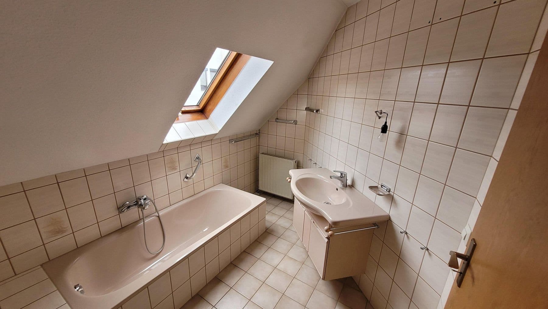 Prodej domu 106 m², pozemek 381 m², Rosenstr. 11/1, Schwieberdingen, Bádensko-Württembersko Prodej domu 106 m², pozemek 381 m², Rosenstr. 11/1, Schwieberdingen, Bádensko-Württembersko