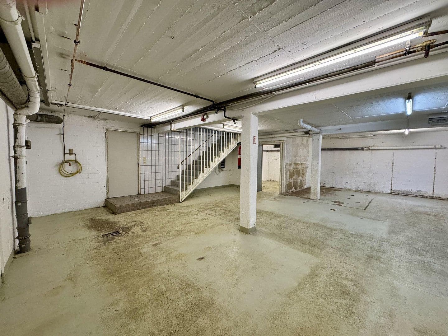 Pronájem nebytového prostoru 230 m², Bochumer Straße 36, Essen, Severní Porýní-Vestfálsko Pronájem nebytového prostoru 230 m², Bochumer Straße 36, Essen, Severní Porýní-Vestfálsko
