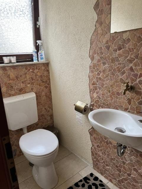 Prodej domu 154 m², pozemek 342 m², Kirchheim am Neckar, Bádensko-Württembersko Prodej domu 154 m², pozemek 342 m², Kirchheim am Neckar, Bádensko-Württembersko