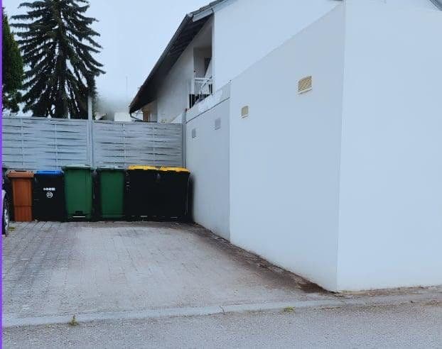 Prodej domu 154 m², pozemek 342 m², Kirchheim am Neckar, Bádensko-Württembersko Prodej domu 154 m², pozemek 342 m², Kirchheim am Neckar, Bádensko-Württembersko