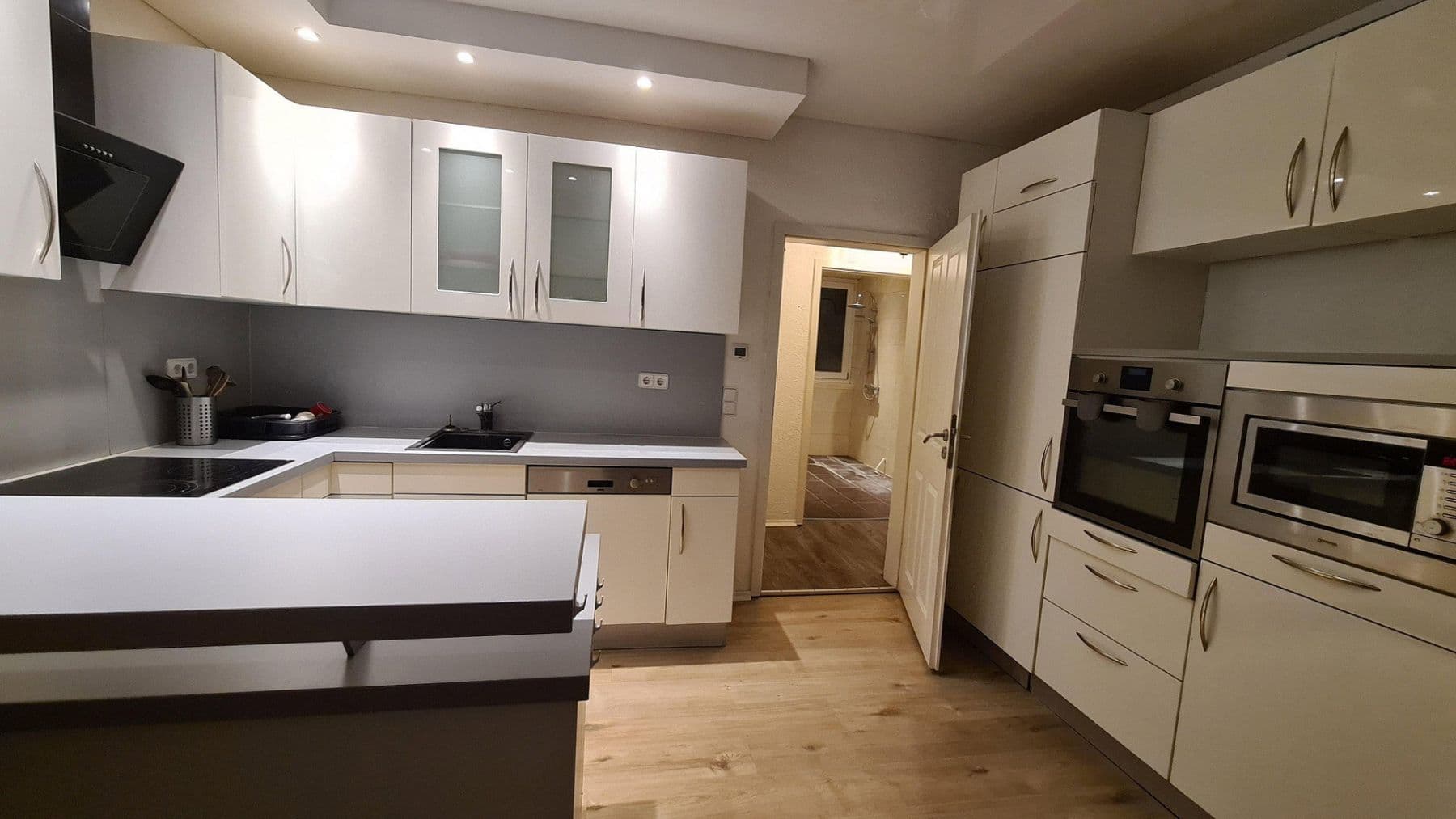 Prodej domu 145 m², pozemek 322 m², Laupheim, Bádensko-Württembersko Prodej domu 145 m², pozemek 322 m², Laupheim, Bádensko-Württembersko