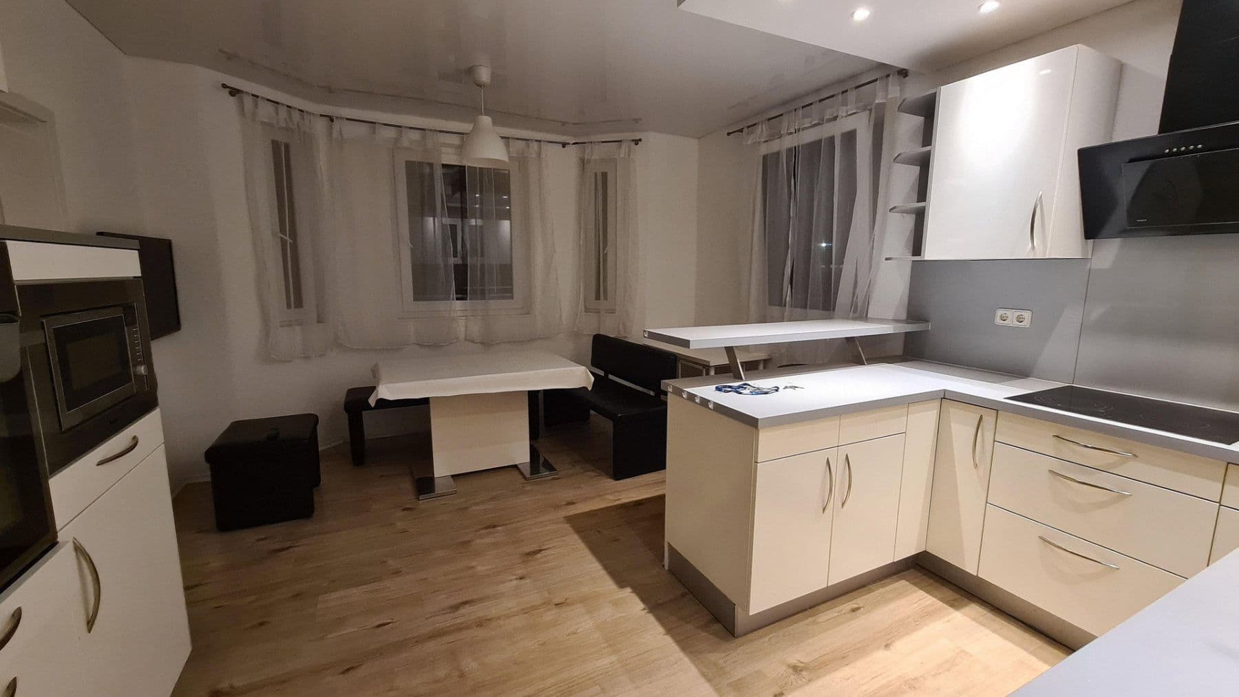 Prodej domu 145 m², pozemek 322 m², Laupheim, Bádensko-Württembersko Prodej domu 145 m², pozemek 322 m², Laupheim, Bádensko-Württembersko