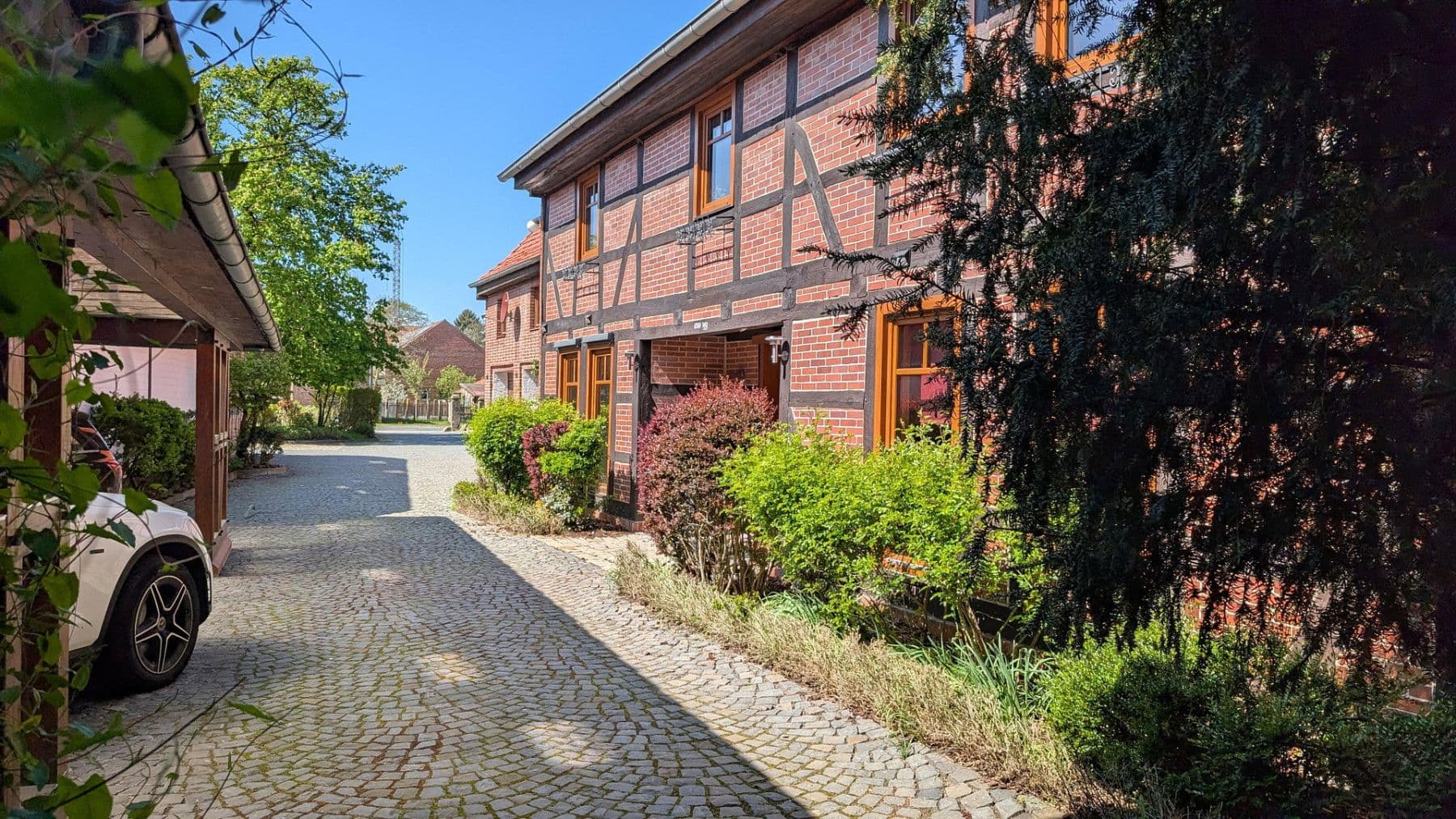 Prodej domu 694 m², pozemek 3.663 m², Hohenhameln, Dolní Sasko Prodej domu 694 m², pozemek 3.663 m², Hohenhameln, Dolní Sasko