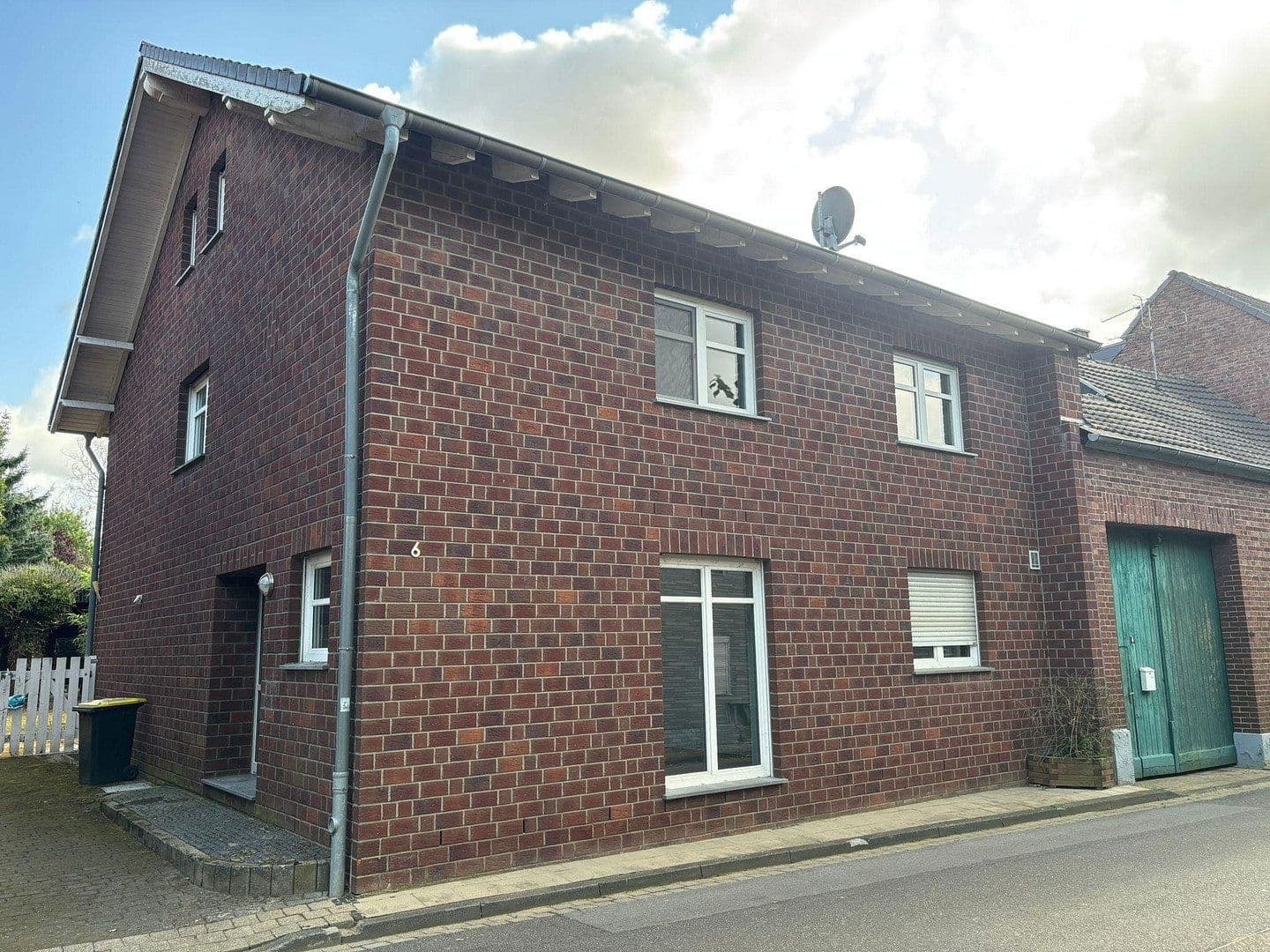 Pronájem domu 232 m², pozemek 732 m², Beverath 6, Erkelenz, Severní Porýní-Vestfálsko Pronájem domu 232 m², pozemek 732 m², Beverath 6, Erkelenz, Severní Porýní-Vestfálsko