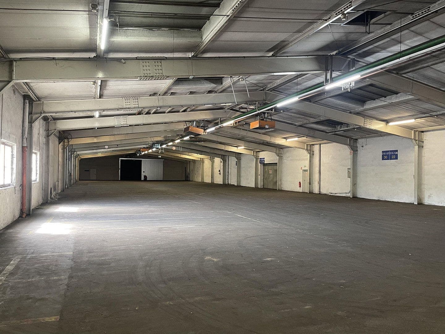 Pronájem nebytového prostoru 10.430 m², Im Gewerbepark 1, Hunderdorf, Bavorsko Pronájem nebytového prostoru 10.430 m², Im Gewerbepark 1, Hunderdorf, Bavorsko