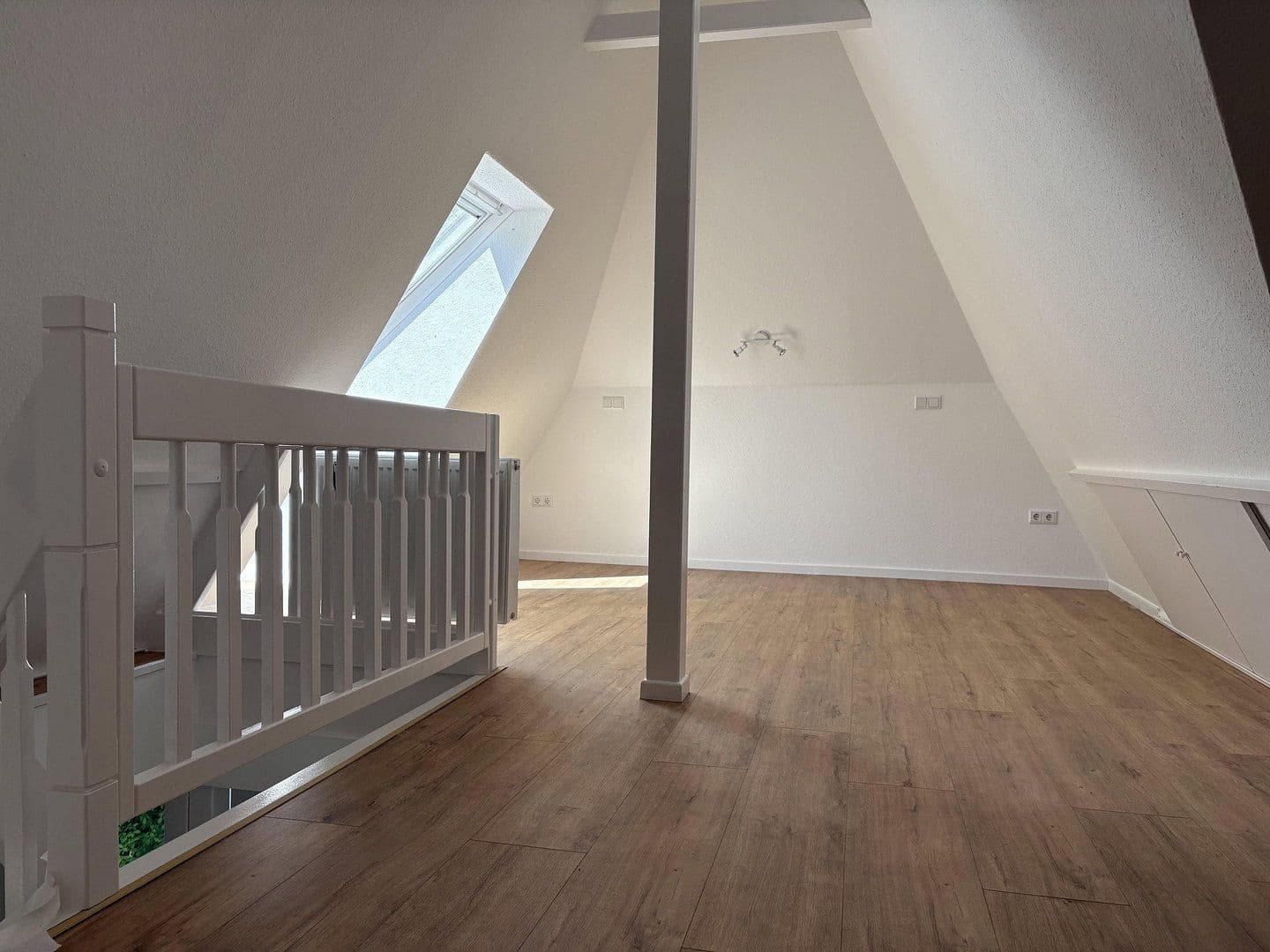 Prodej domu 282 m², pozemek 584 m², Edith-Stein-Straße 34, Wuppertal, Severní Porýní-Vestfálsko Prodej domu 282 m², pozemek 584 m², Edith-Stein-Straße 34, Wuppertal, Severní Porýní-Vestfálsko