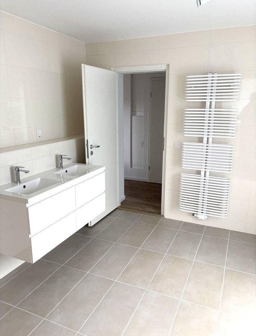 Prodej domu 282 m², pozemek 584 m², Edith-Stein-Straße 34, Wuppertal, Severní Porýní-Vestfálsko Prodej domu 282 m², pozemek 584 m², Edith-Stein-Straße 34, Wuppertal, Severní Porýní-Vestfálsko