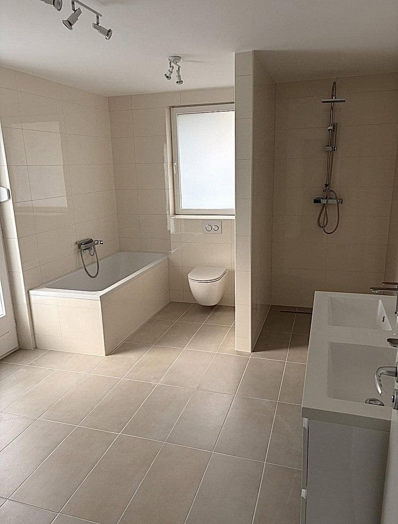 Prodej domu 282 m², pozemek 584 m², Edith-Stein-Straße 34, Wuppertal, Severní Porýní-Vestfálsko Prodej domu 282 m², pozemek 584 m², Edith-Stein-Straße 34, Wuppertal, Severní Porýní-Vestfálsko