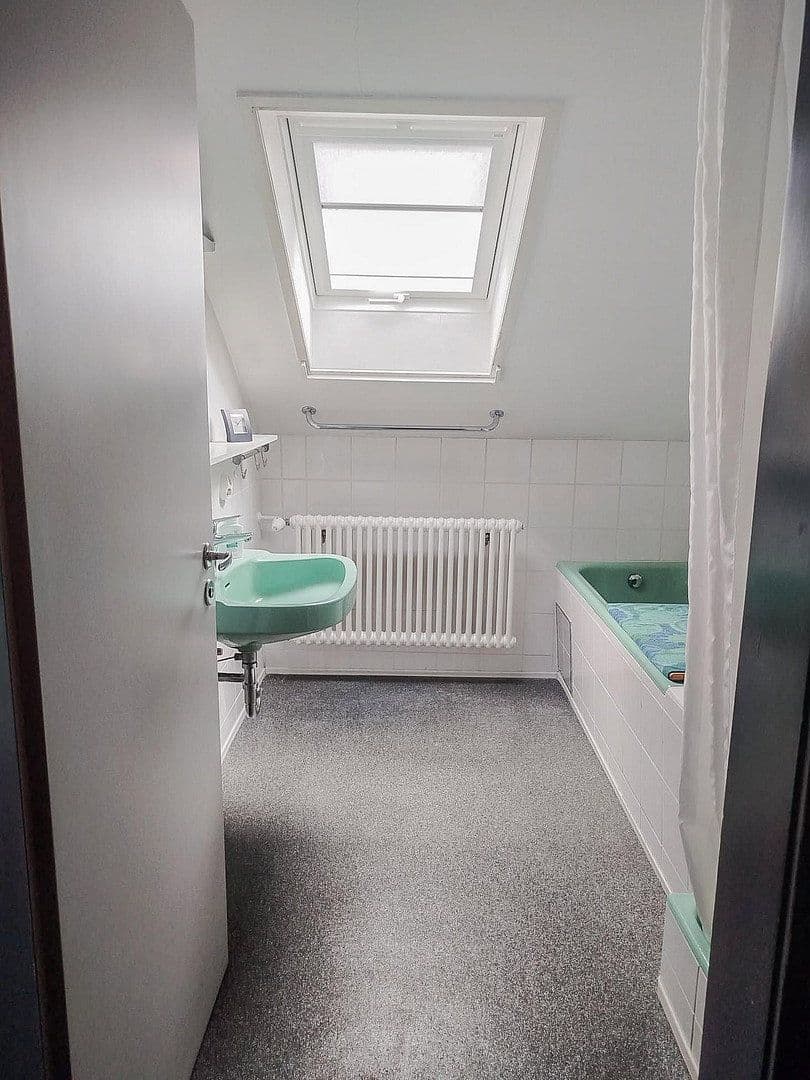 Prodej domu 259 m², pozemek 843 m², Kirchheim unter Teck, Bádensko-Württembersko Prodej domu 259 m², pozemek 843 m², Kirchheim unter Teck, Bádensko-Württembersko