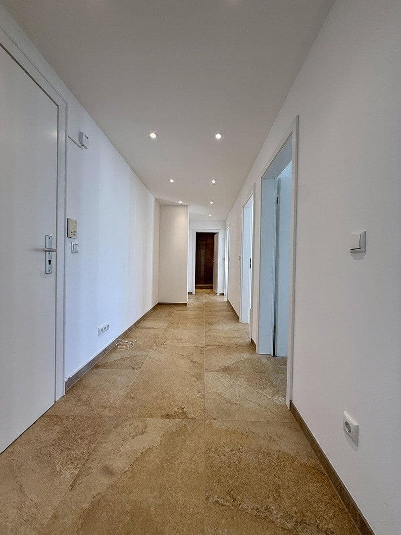 Prodej bytu 3+1 70 m², Engadiner Strasse 36, München, Bavorsko Prodej bytu 3+1 70 m², Engadiner Strasse 36, München, Bavorsko