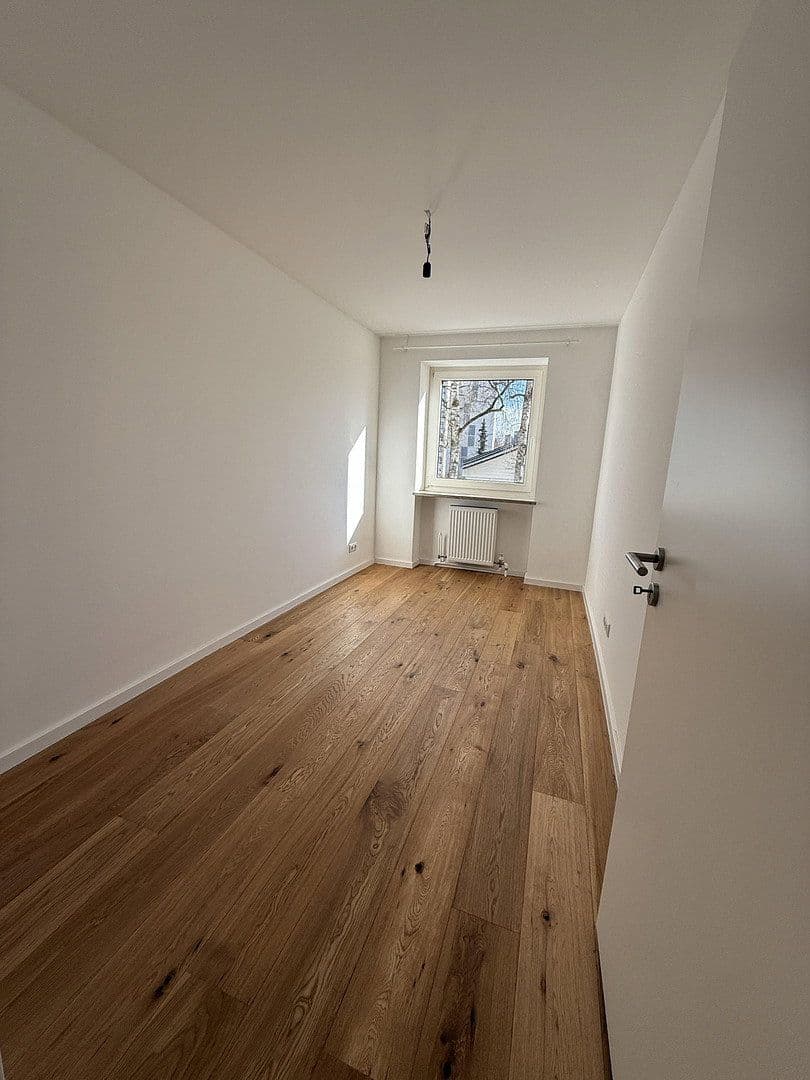 Prodej bytu 3+1 70 m², Engadiner Strasse 36, München, Bavorsko Prodej bytu 3+1 70 m², Engadiner Strasse 36, München, Bavorsko