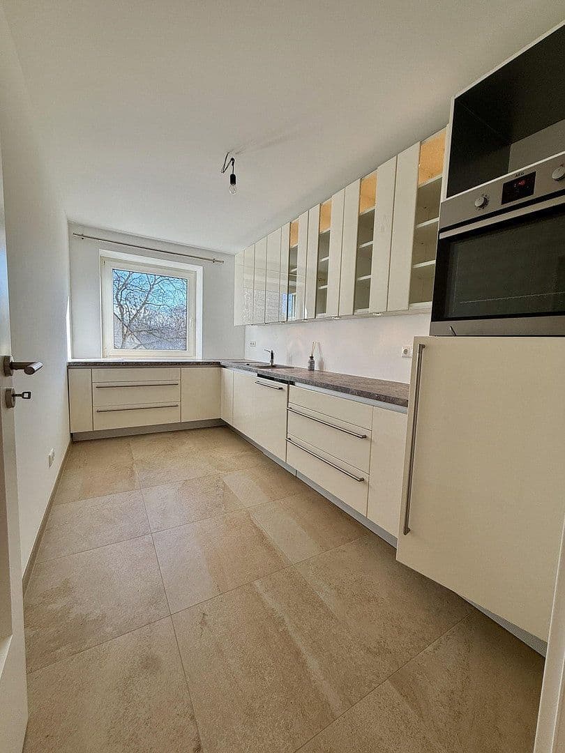 Prodej bytu 3+1 70 m², Engadiner Strasse 36, München, Bavorsko Prodej bytu 3+1 70 m², Engadiner Strasse 36, München, Bavorsko