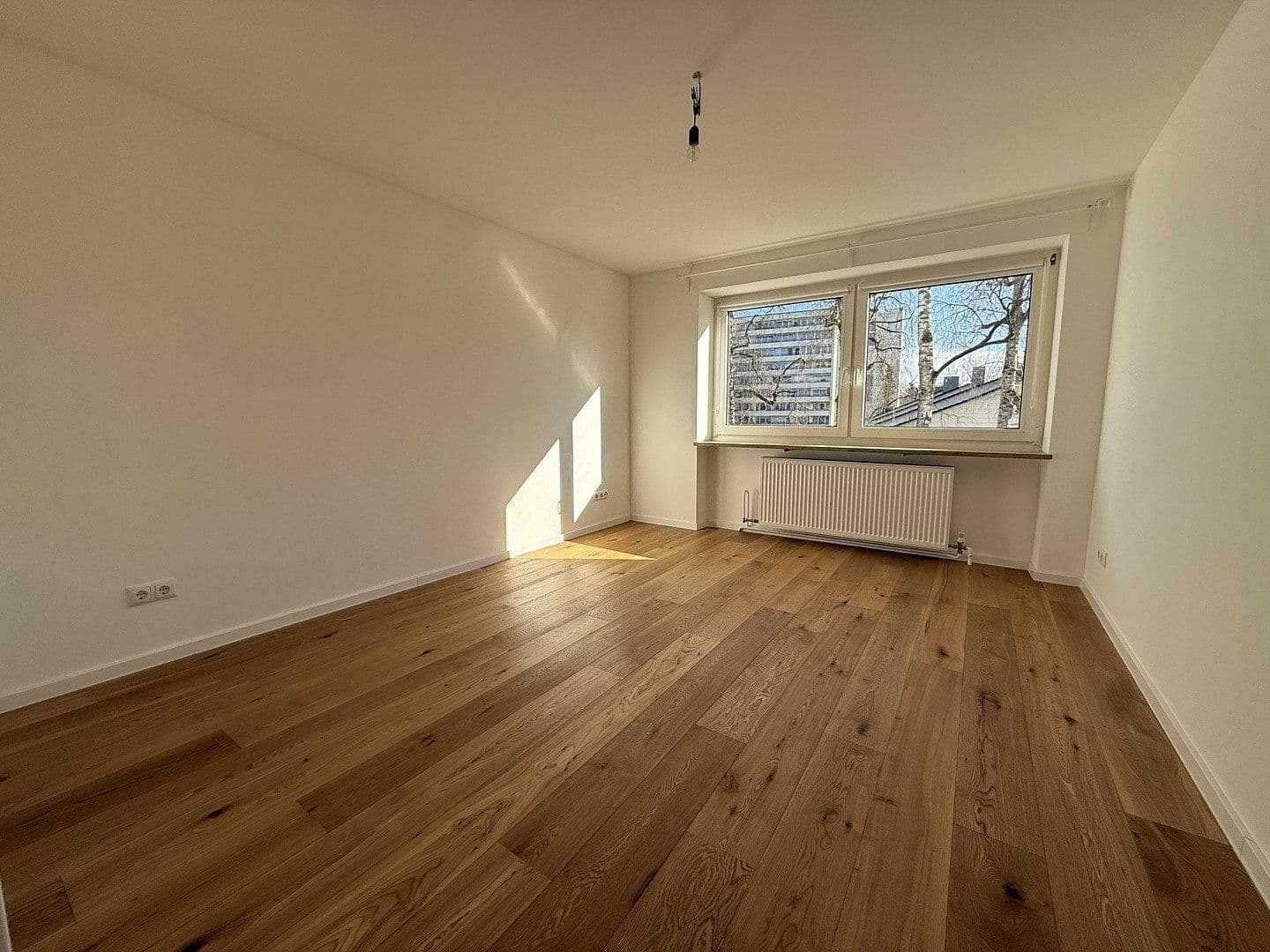 Prodej bytu 3+1 70 m², Engadiner Strasse 36, München, Bavorsko Prodej bytu 3+1 70 m², Engadiner Strasse 36, München, Bavorsko