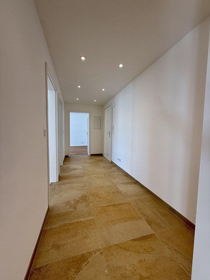 Prodej bytu 3+1 70 m², Engadiner Strasse 36, München, Bavorsko Prodej bytu 3+1 70 m², Engadiner Strasse 36, München, Bavorsko