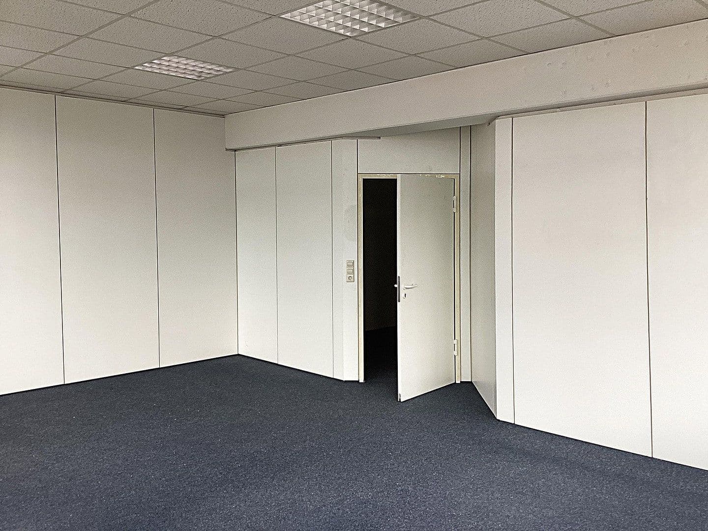 Pronájem kanceláře 42 m², Winnenden, Bádensko-Württembersko Pronájem kanceláře 42 m², Winnenden, Bádensko-Württembersko