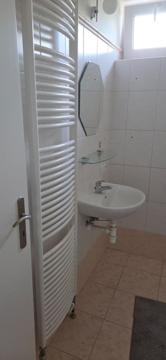 Pronájem bytu 1+kk 31 m², Zborovská, Hradec Králové, Královéhradecký kraj Pronájem bytu 1+kk 31 m², Zborovská, Hradec Králové, Královéhradecký kraj