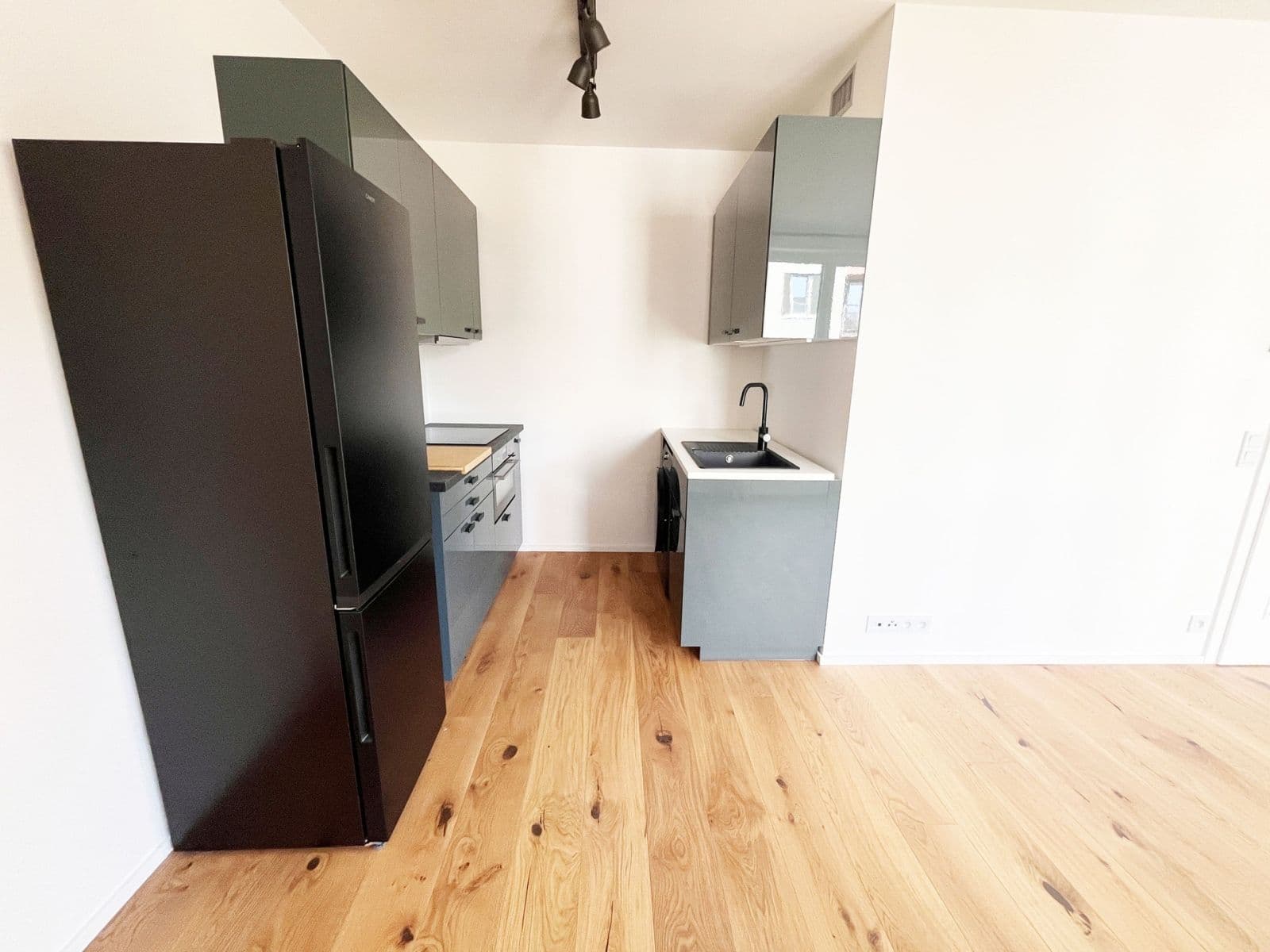 Pronájem bytu 1+kk 39 m², U Komína, Praha, Praha Pronájem bytu 1+kk 39 m², U Komína, Praha, Praha