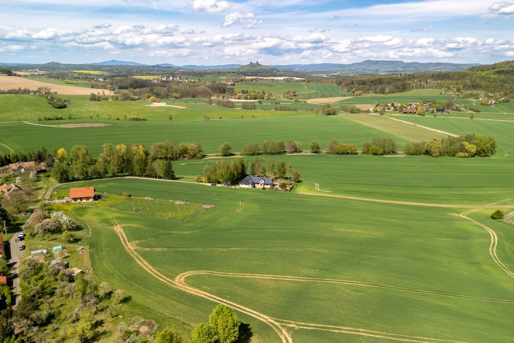 Prodej pozemku 1.900 m², Samšina, Královéhradecký kraj Prodej pozemku 1.900 m², Samšina, Královéhradecký kraj