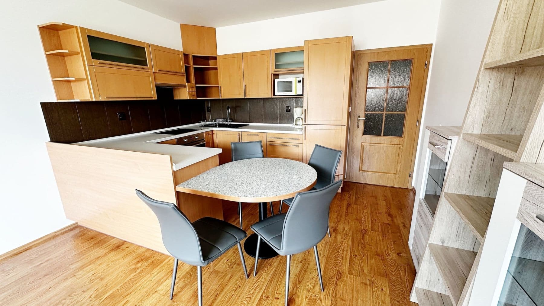 Pronájem bytu 2+kk 60 m², Kozinova, Poděbrady, Středočeský kraj Pronájem bytu 2+kk 60 m², Kozinova, Poděbrady, Středočeský kraj
