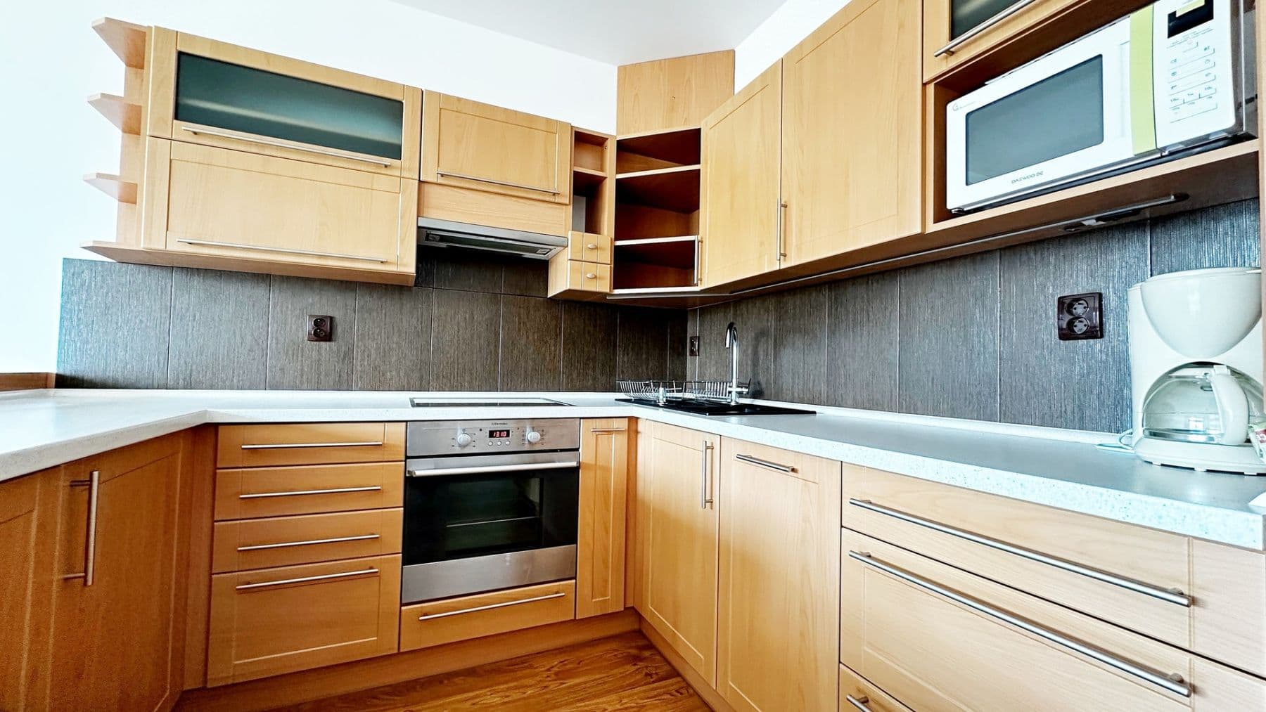 Pronájem bytu 2+kk 60 m², Kozinova, Poděbrady, Středočeský kraj Pronájem bytu 2+kk 60 m², Kozinova, Poděbrady, Středočeský kraj