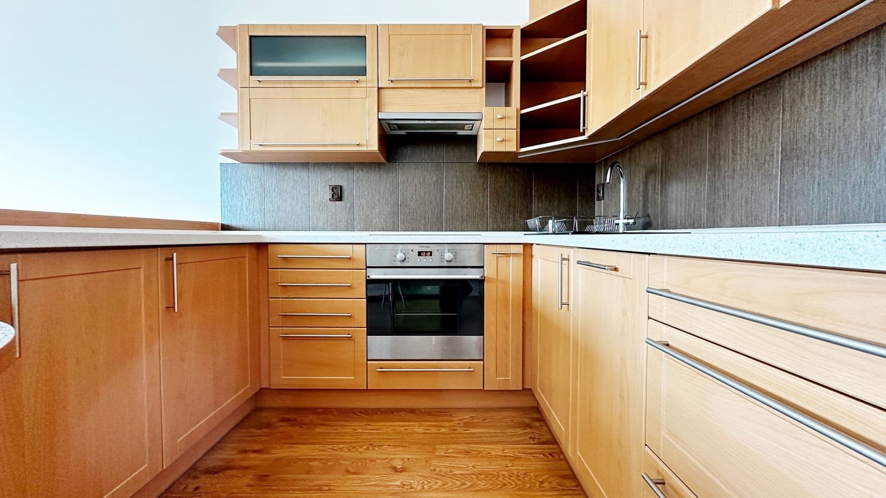 Pronájem bytu 2+kk 60 m², Kozinova, Poděbrady, Středočeský kraj Pronájem bytu 2+kk 60 m², Kozinova, Poděbrady, Středočeský kraj