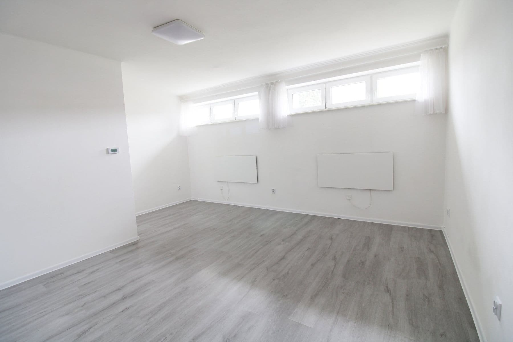 Pronájem bytu 1+kk 31 m², Obecní, Chyňava, Středočeský kraj Pronájem bytu 1+kk 31 m², Obecní, Chyňava, Středočeský kraj