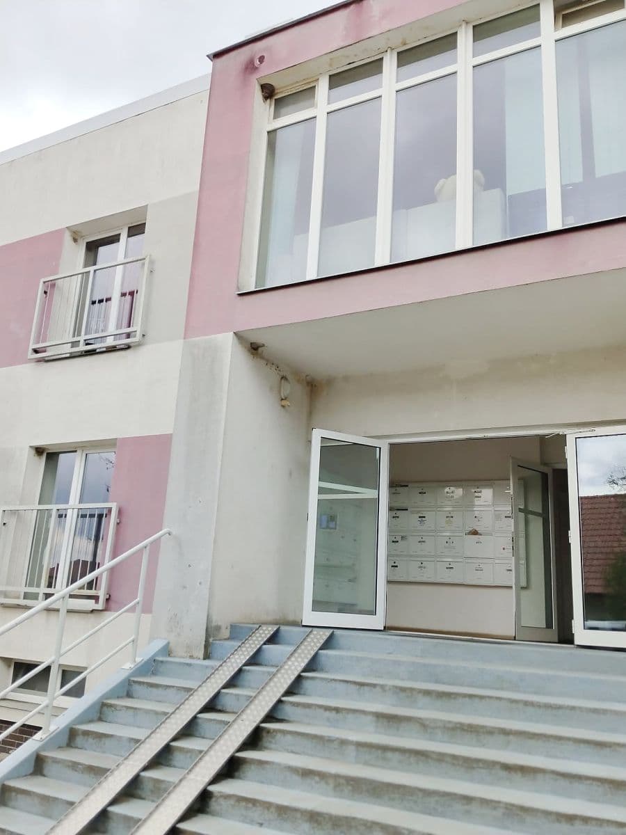 Pronájem bytu 1+kk 31 m², Obecní, Chyňava, Středočeský kraj Pronájem bytu 1+kk 31 m², Obecní, Chyňava, Středočeský kraj
