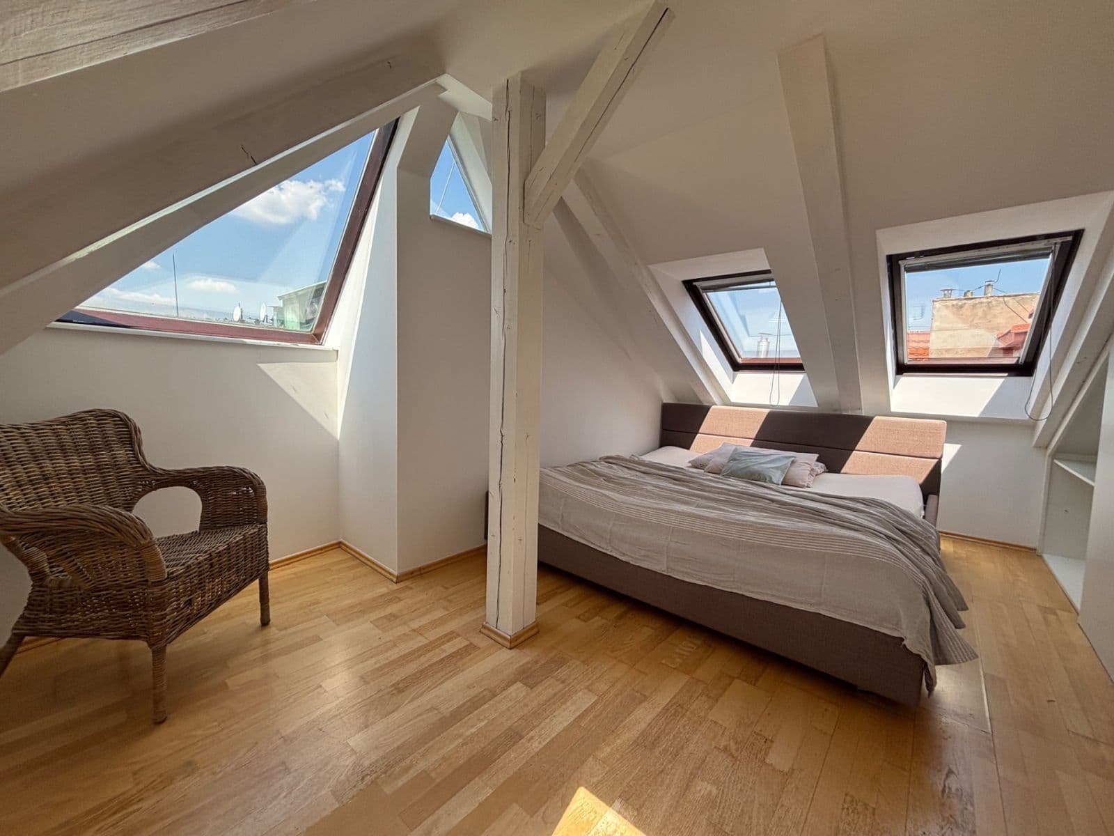 Prodej bytu 2+kk 106 m², Navrátilova, Praha, Praha Prodej bytu 2+kk 106 m², Navrátilova, Praha, Praha