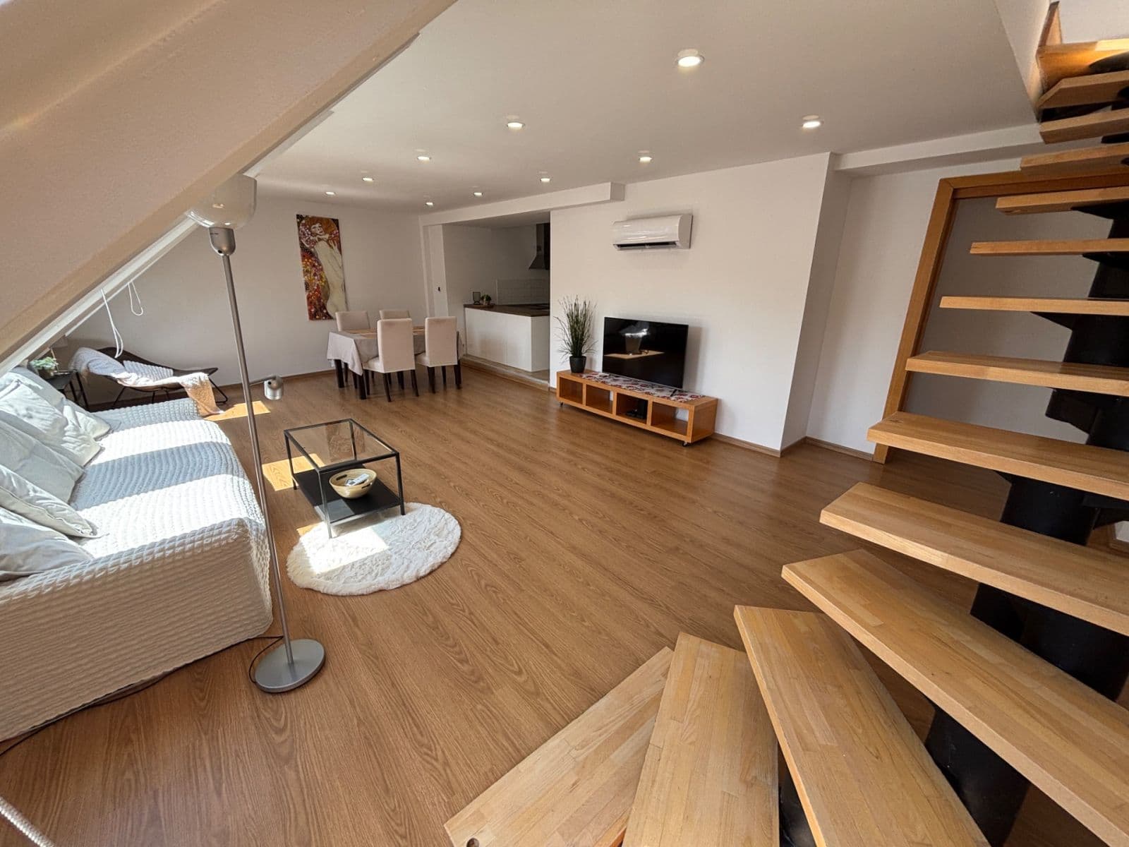 Prodej bytu 2+kk 106 m², Navrátilova, Praha, Praha Prodej bytu 2+kk 106 m², Navrátilova, Praha, Praha