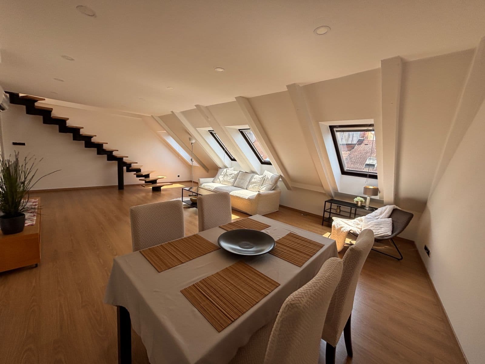 Prodej bytu 2+kk 106 m², Navrátilova, Praha, Praha Prodej bytu 2+kk 106 m², Navrátilova, Praha, Praha