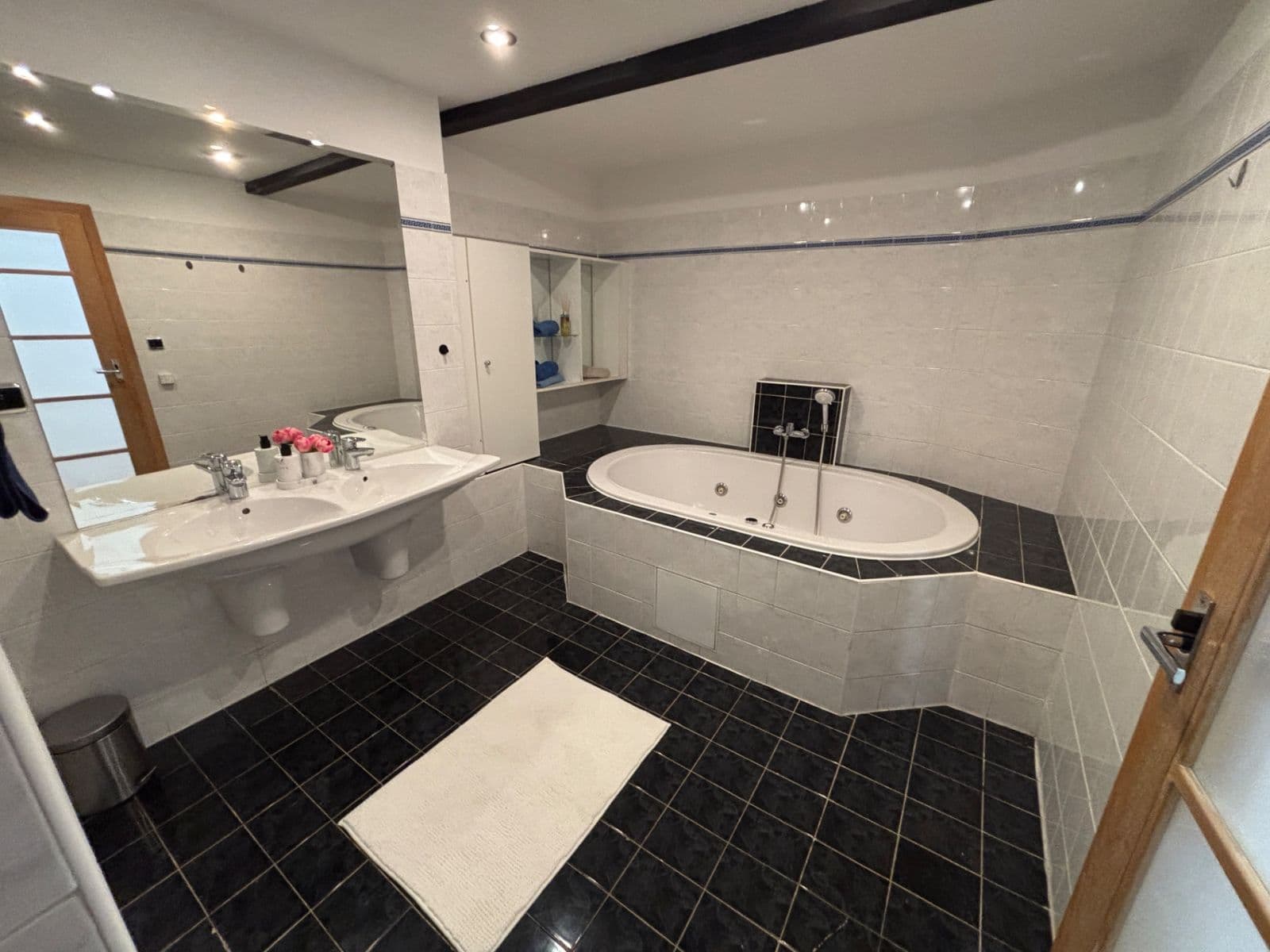 Prodej bytu 2+kk 106 m², Navrátilova, Praha, Praha Prodej bytu 2+kk 106 m², Navrátilova, Praha, Praha