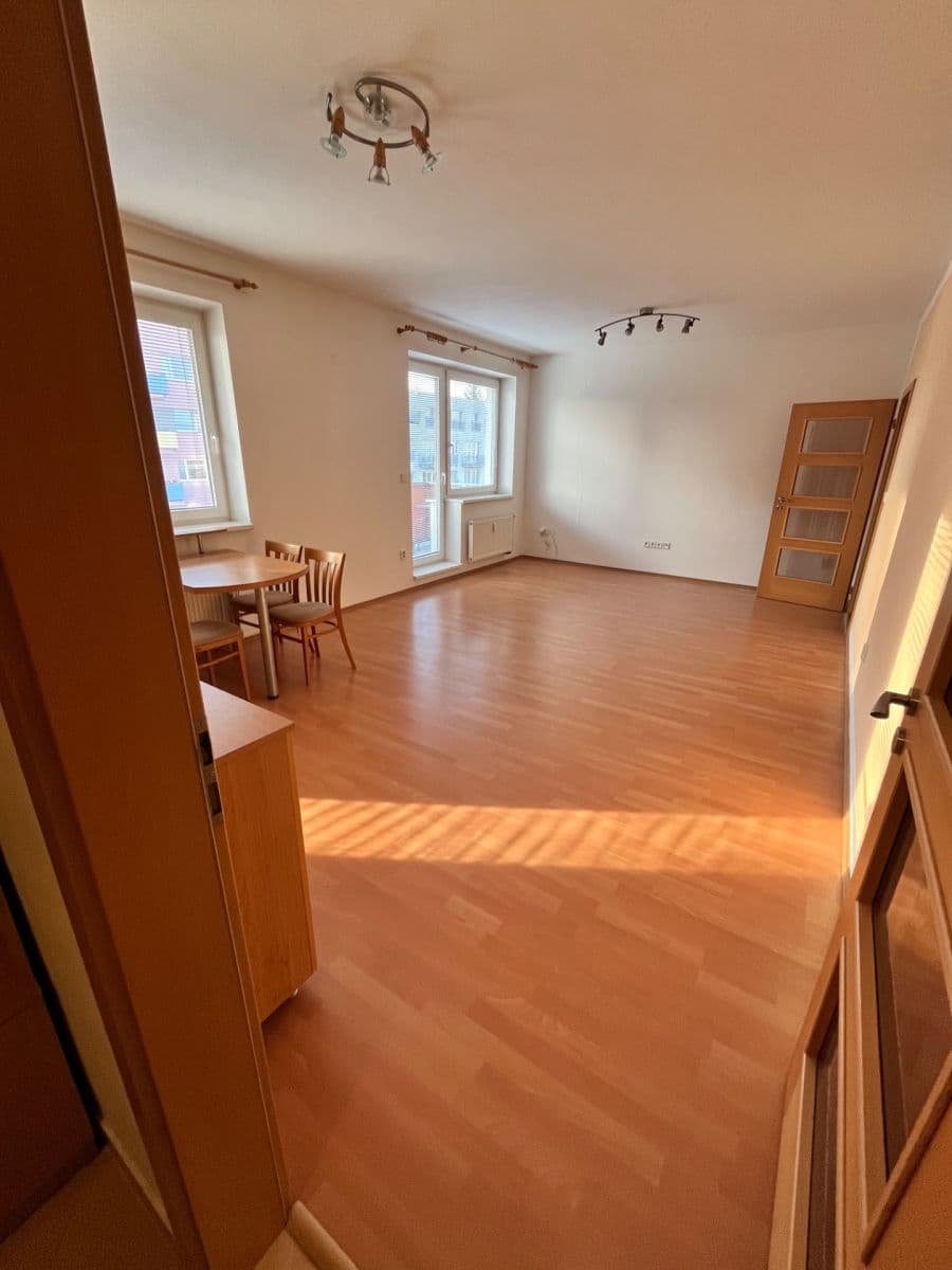 Pronájem bytu 2+kk 70 m², Vrchlického, Jihlava, Kraj Vysočina Pronájem bytu 2+kk 70 m², Vrchlického, Jihlava, Kraj Vysočina