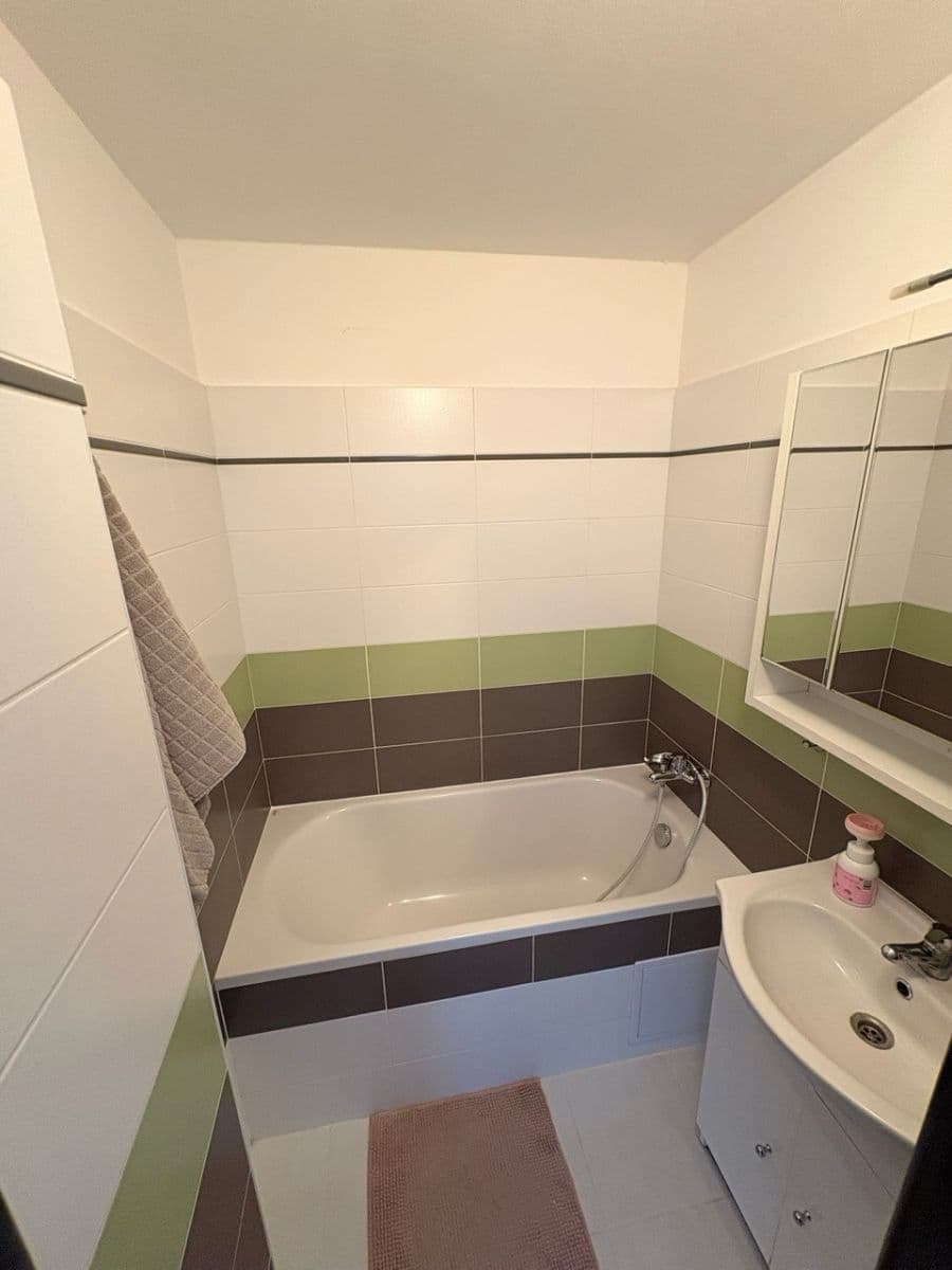 Pronájem bytu 2+kk 47 m², Moskevská, Kladno, Středočeský kraj Pronájem bytu 2+kk 47 m², Moskevská, Kladno, Středočeský kraj