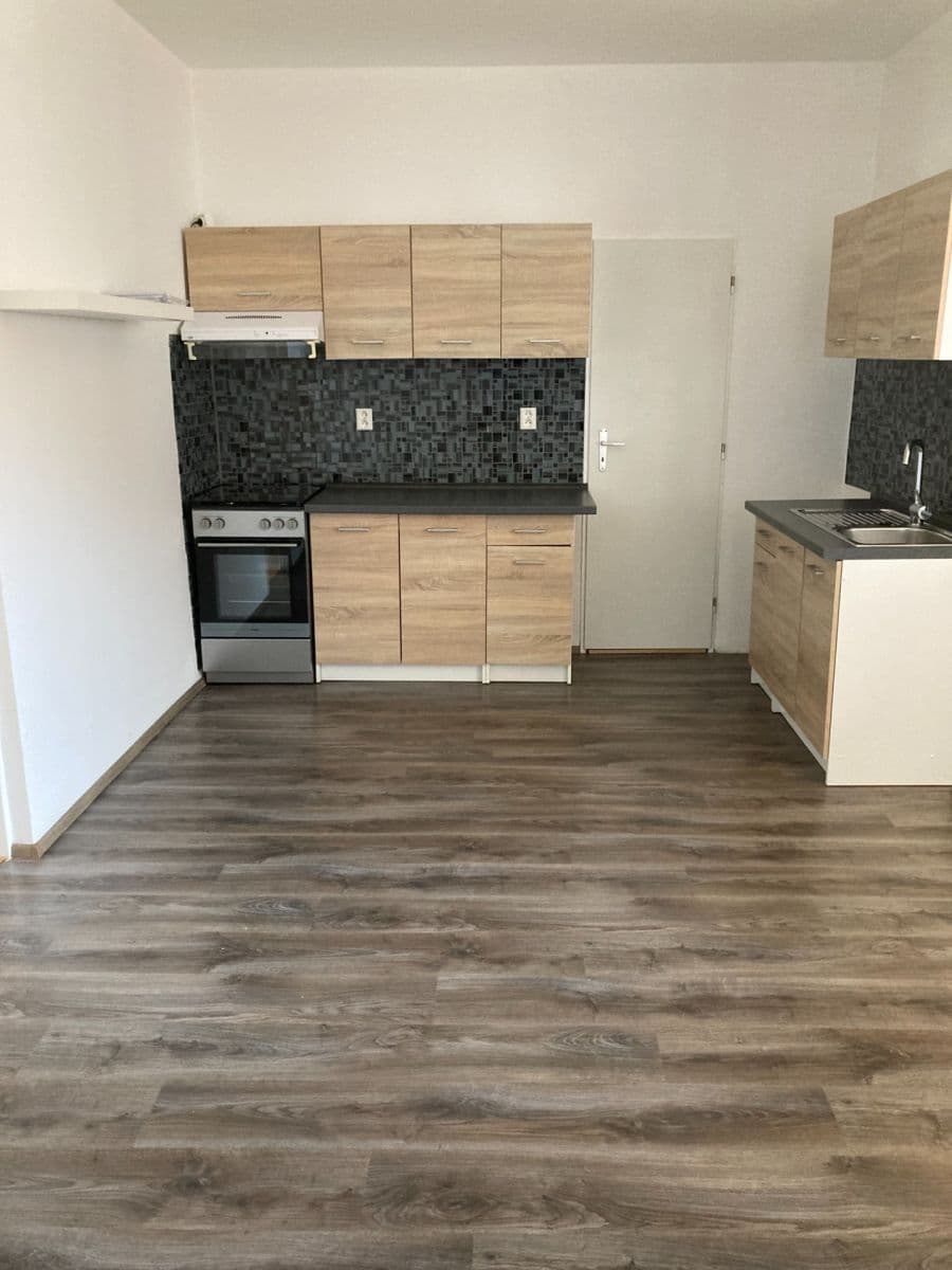 Pronájem bytu 2+kk 50 m², Velizská, Zdice, Středočeský kraj Pronájem bytu 2+kk 50 m², Velizská, Zdice, Středočeský kraj