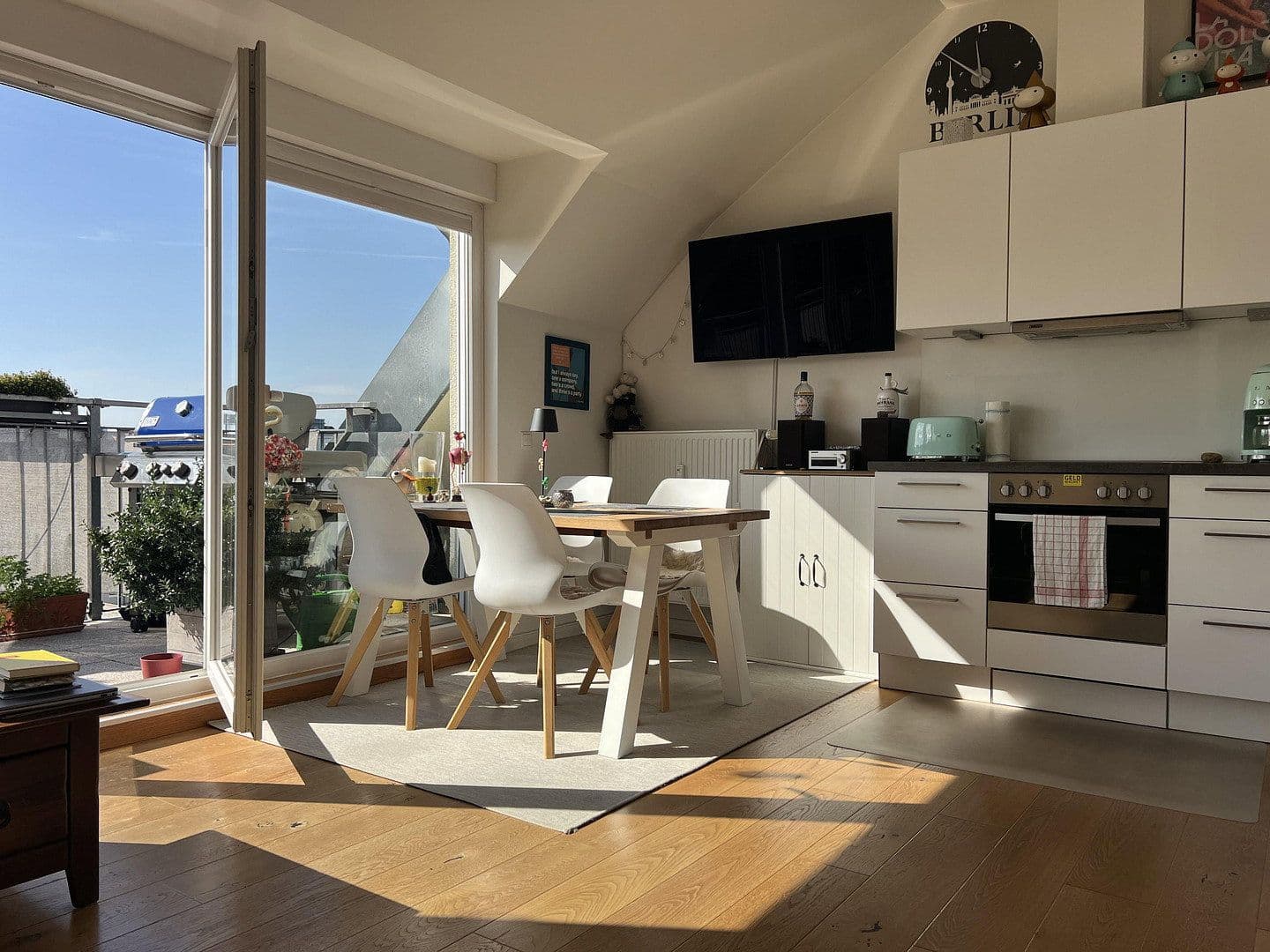 Prodej bytu 3+1 74 m², Berlin, Berlín Prodej bytu 3+1 74 m², Berlin, Berlín