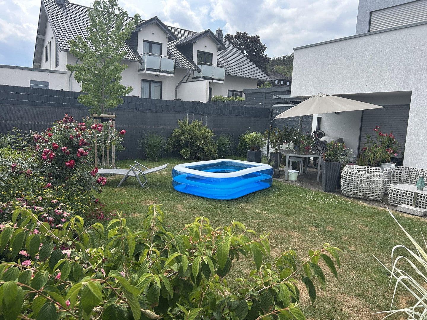 Prodej domu 137 m², pozemek 285 m², Mechernich, Severní Porýní-Vestfálsko Prodej domu 137 m², pozemek 285 m², Mechernich, Severní Porýní-Vestfálsko
