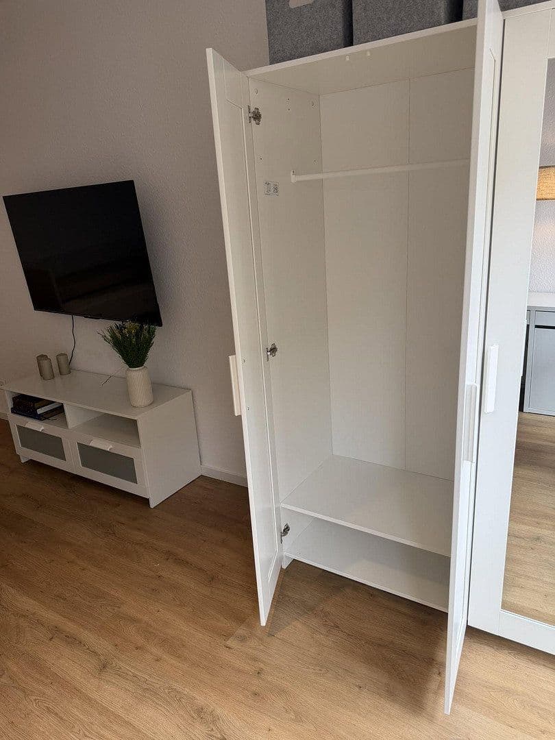 Pronájem bytu 1+1 35 m², Lavesstr. 76, Hannover, Dolní Sasko Pronájem bytu 1+1 35 m², Lavesstr. 76, Hannover, Dolní Sasko