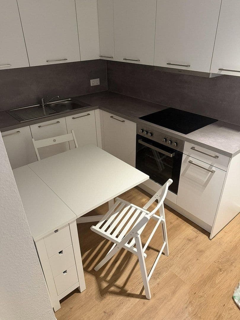 Pronájem bytu 1+1 35 m², Lavesstr. 76, Hannover, Dolní Sasko Pronájem bytu 1+1 35 m², Lavesstr. 76, Hannover, Dolní Sasko