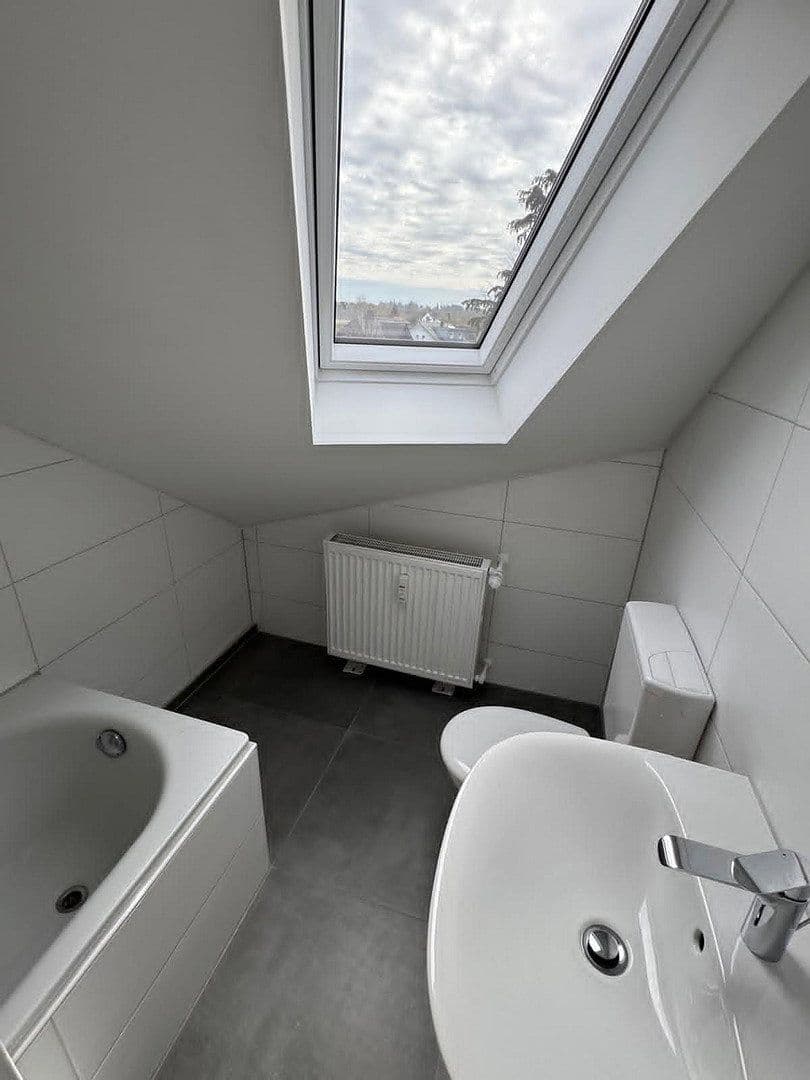 Pronájem bytu 3+1 50 m², Koblenzer Straße 17, Löhne, Severní Porýní-Vestfálsko Pronájem bytu 3+1 50 m², Koblenzer Straße 17, Löhne, Severní Porýní-Vestfálsko